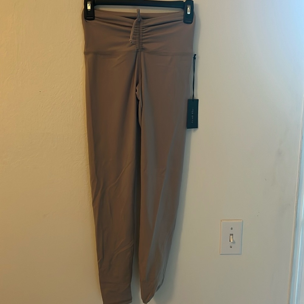 Beige lovers ankle leggings size medium
